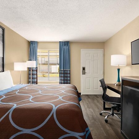 Мотель Super 8 By Wyndham Gulfport Biloxi Airport Экстерьер фото
