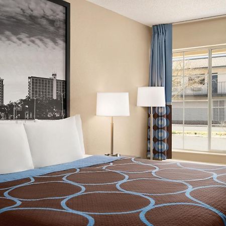 Мотель Super 8 By Wyndham Gulfport Biloxi Airport Экстерьер фото