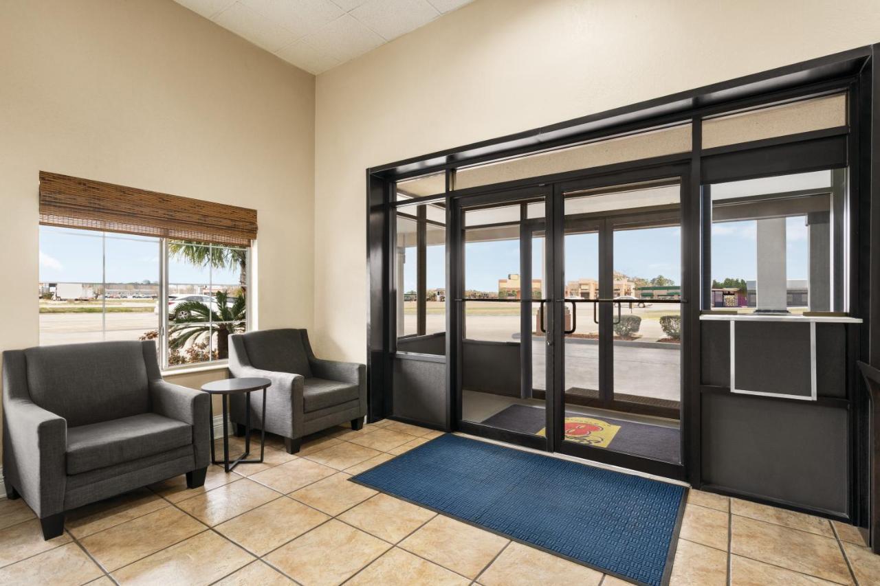 Мотель Super 8 By Wyndham Gulfport Biloxi Airport Экстерьер фото