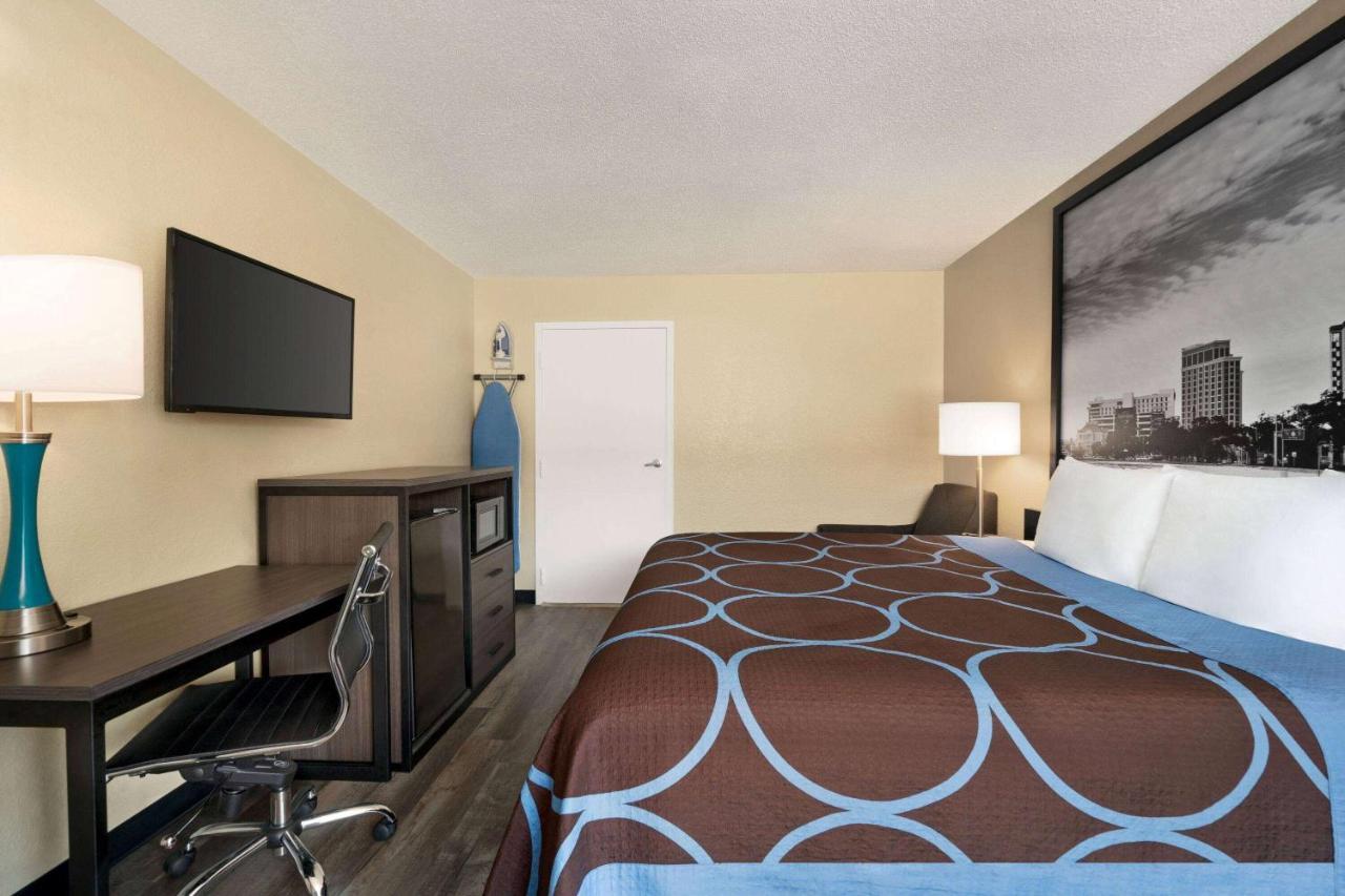 Мотель Super 8 By Wyndham Gulfport Biloxi Airport Экстерьер фото