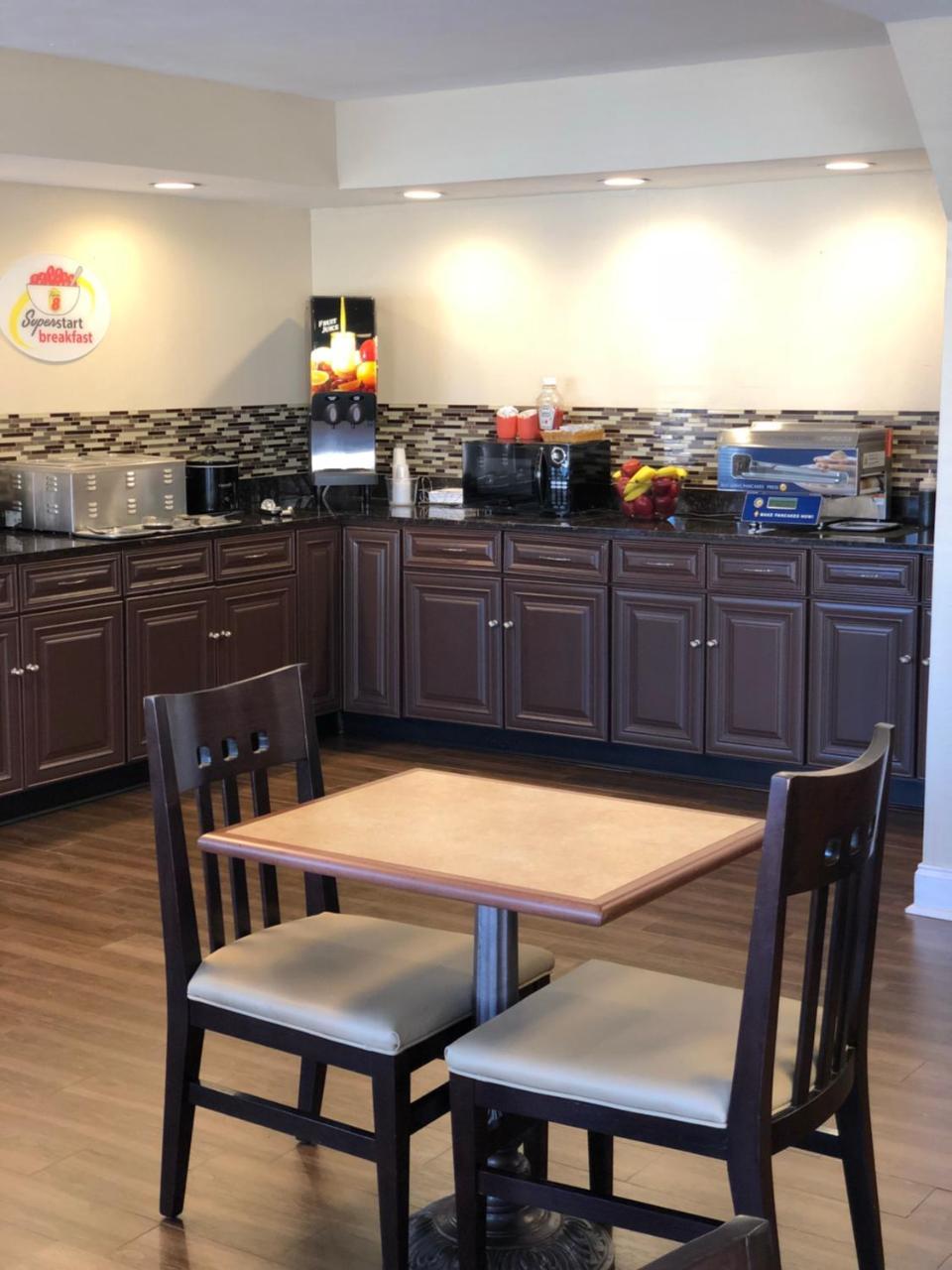 Мотель Super 8 By Wyndham Gulfport Biloxi Airport Экстерьер фото